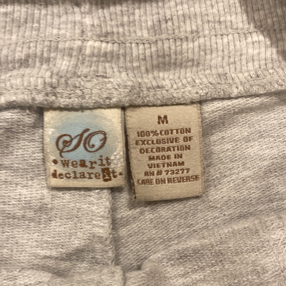 Gray shorts - Picture 3 of 3